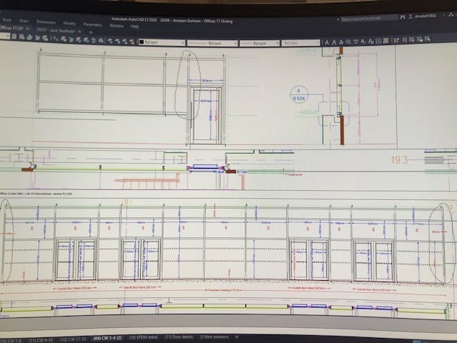 CAD running on curved monitor