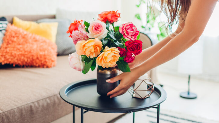 7 Best Flowers for Your Living Room Table - 2023 Guide 2