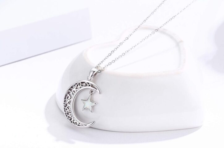 5 Best Sun Necklaces & Pendants For Girls 2024 3