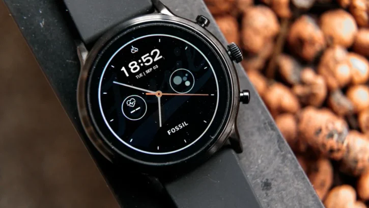 4 Best Smartwatches for Teens 2024 - Buying Guide 5