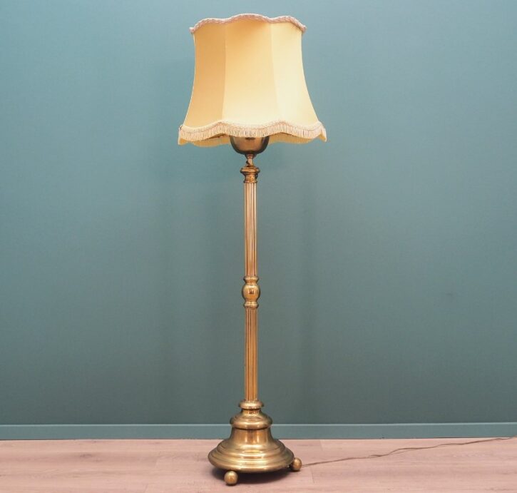 Best Vintage Floor Lamps For Your Bedroom 2024 8